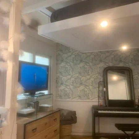Cosy Bastille Apartment